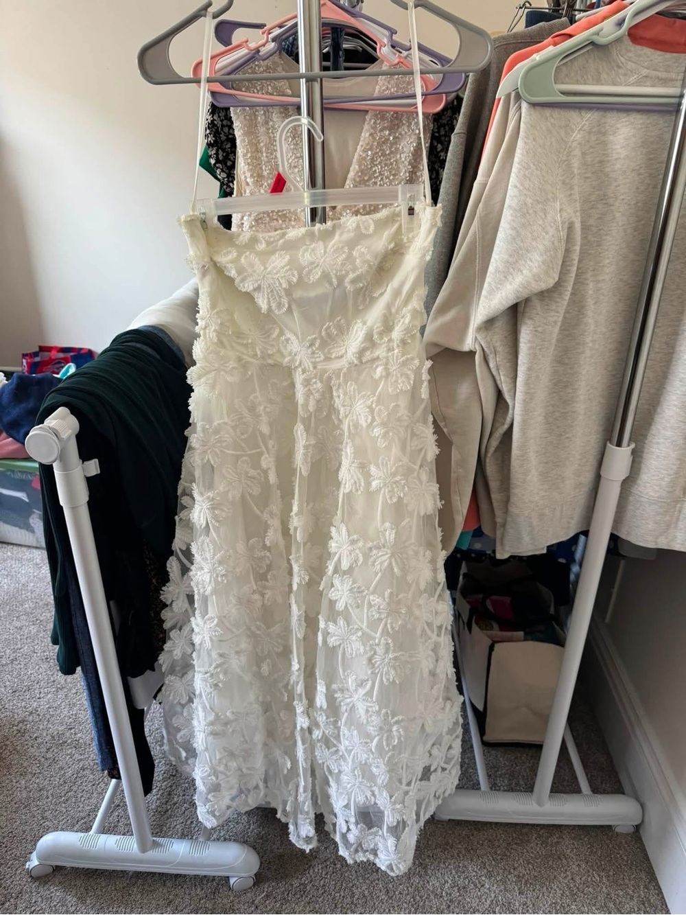 Elegant White Floral Lace Maxi Dress - Straplesz